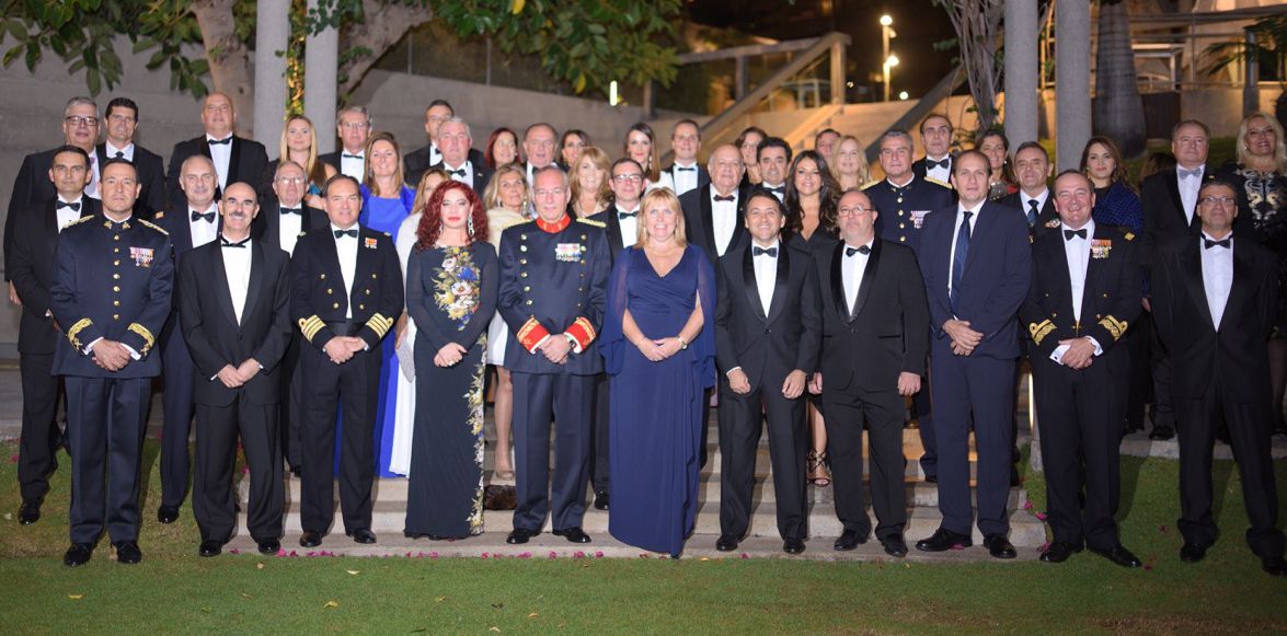 Foto cena del cuerpo consular de Hungria